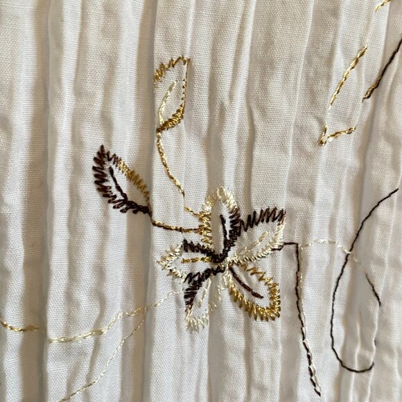 Embroidered Button Down Shirt with Tapered Waist and Trim Detail Y2K - Picture 5 of 11